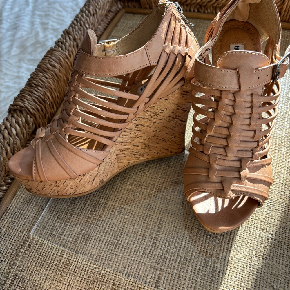 Beautiful Boho Platform Caged Wedges in Nude Blush. Size 6.5. Vintage Design.